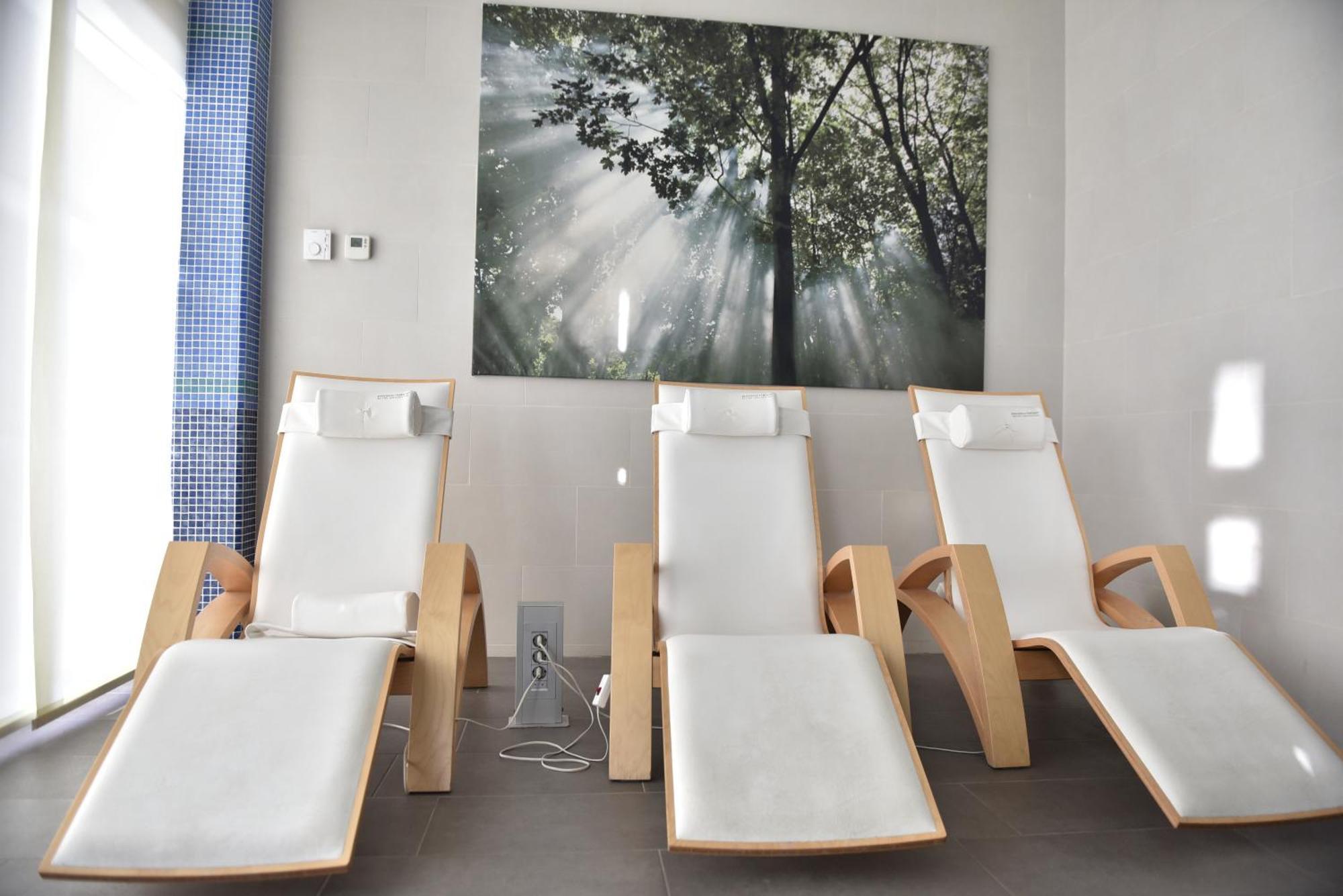 Hotel Premier Aqua - Adults Only Vrdnik Ngoại thất bức ảnh A relaxation room