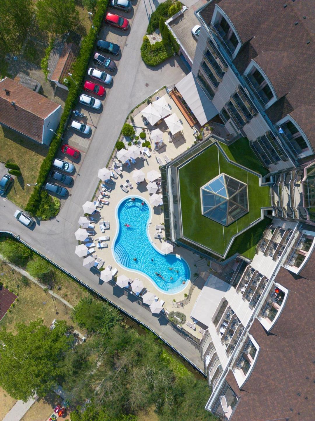 Hotel Premier Aqua - Adults Only Vrdnik Ngoại thất bức ảnh Aerial view of the hotel