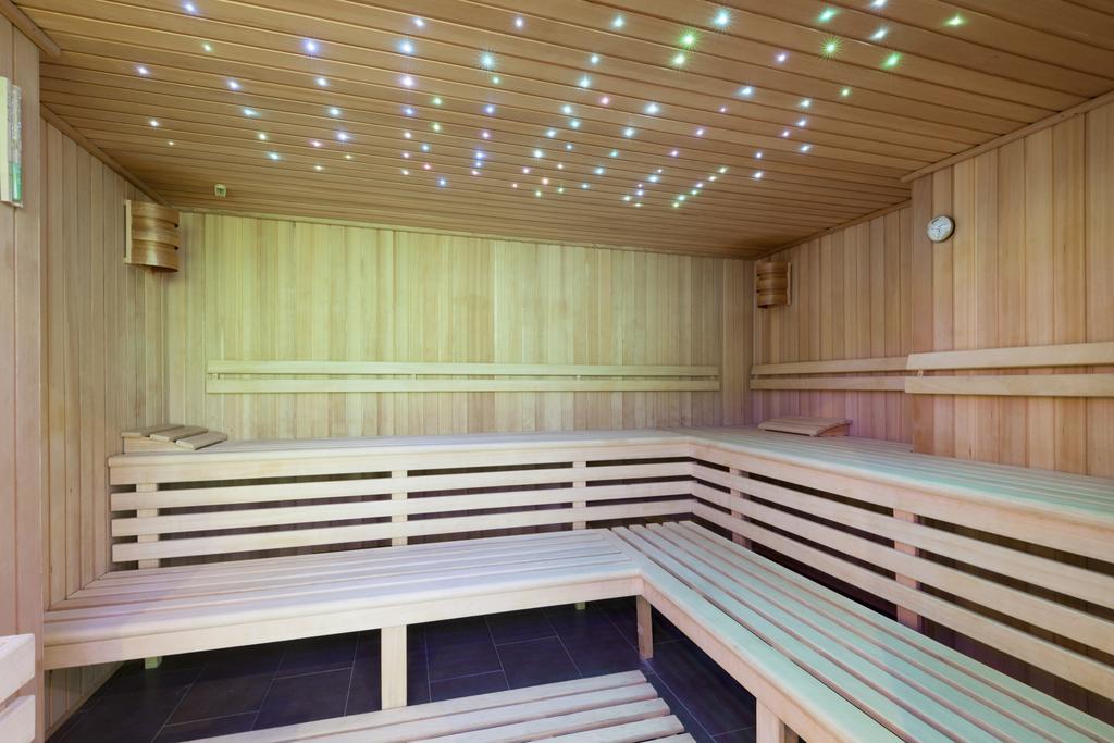 Hotel Premier Aqua - Adults Only Vrdnik Ngoại thất bức ảnh A modern Finnish sauna